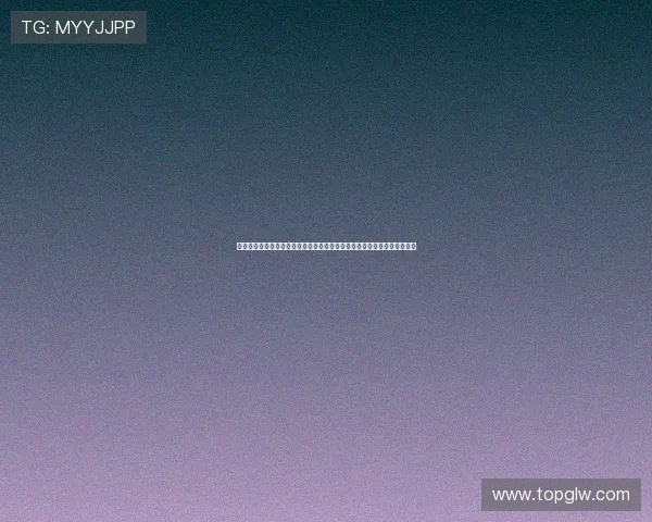 潜藏的欲望与人性的博弈：《顶楼的大象》——一场关于窥探与觉醒的沉思